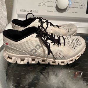 Women’s on cloud shoes, white and black